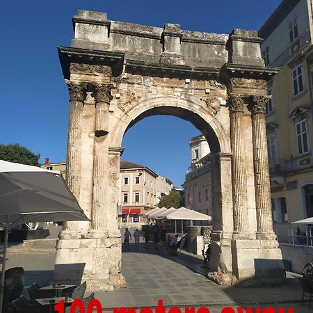 Roman Arch- Low Budget Doublebed Room In Top Center Pola Esterno foto