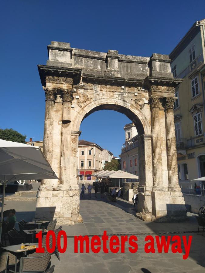 Roman Arch- Low Budget Doublebed Room In Top Center Pola Esterno foto