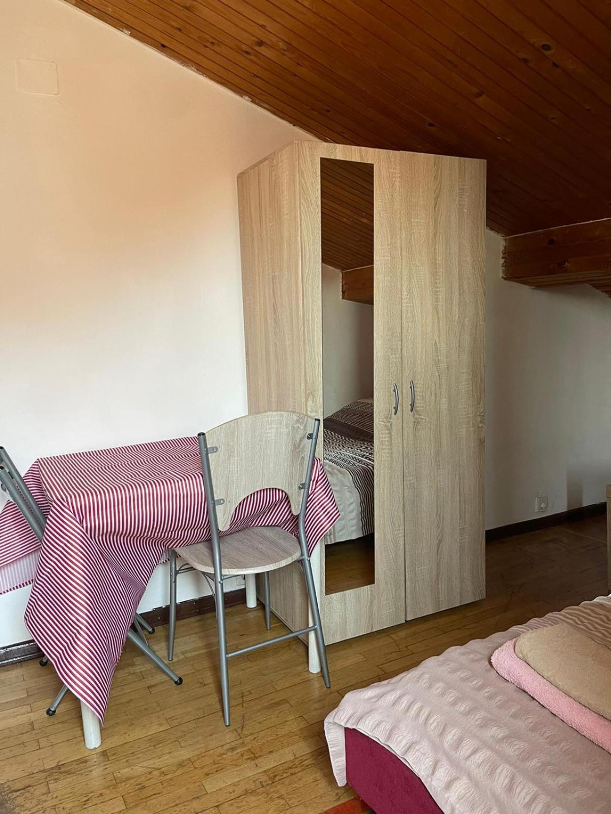 Roman Arch- Low Budget Doublebed Room In Top Center Pola Esterno foto