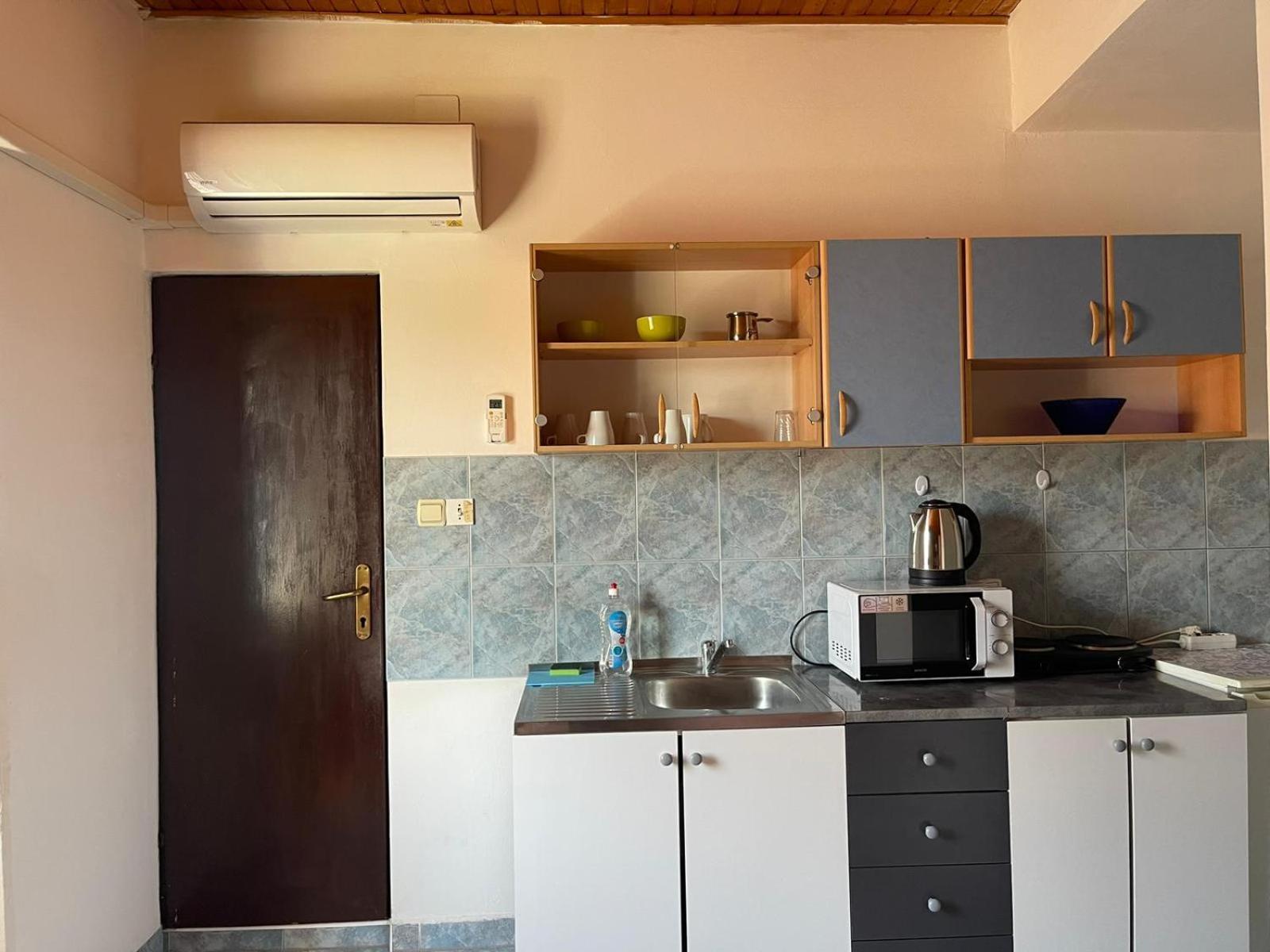 Roman Arch- Low Budget Doublebed Room In Top Center Pola Esterno foto