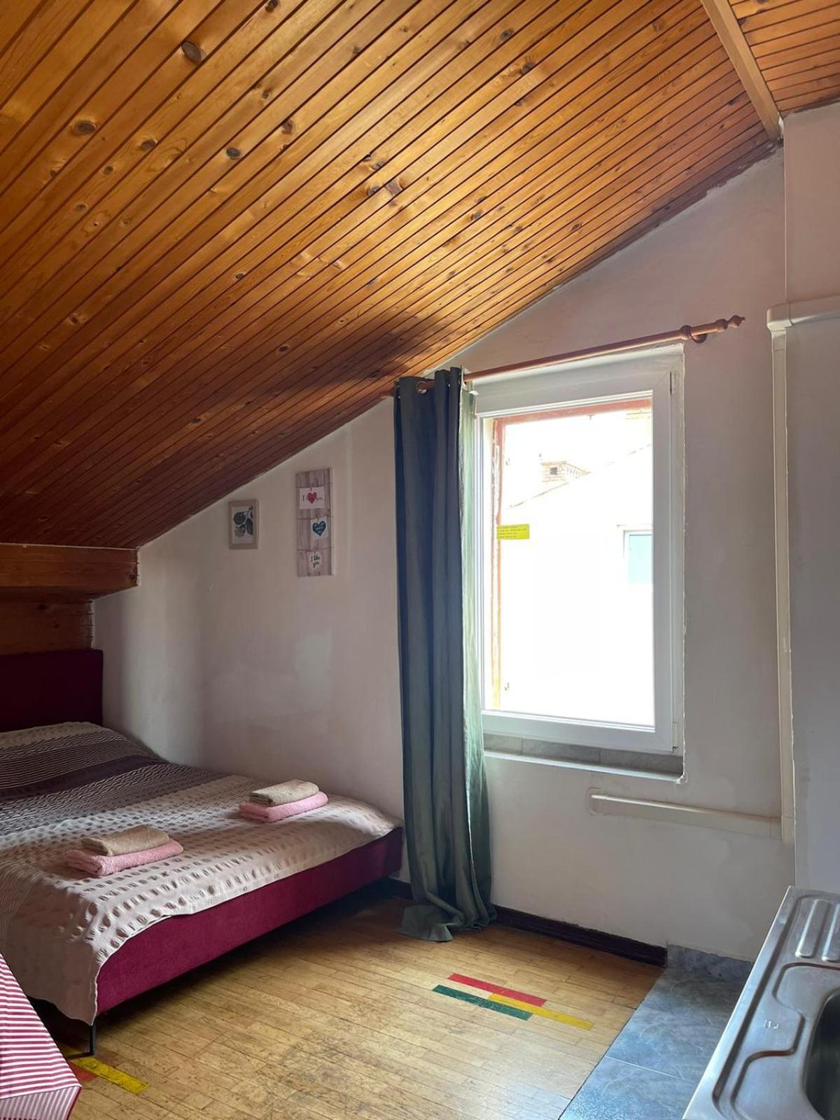 Roman Arch- Low Budget Doublebed Room In Top Center Pola Esterno foto