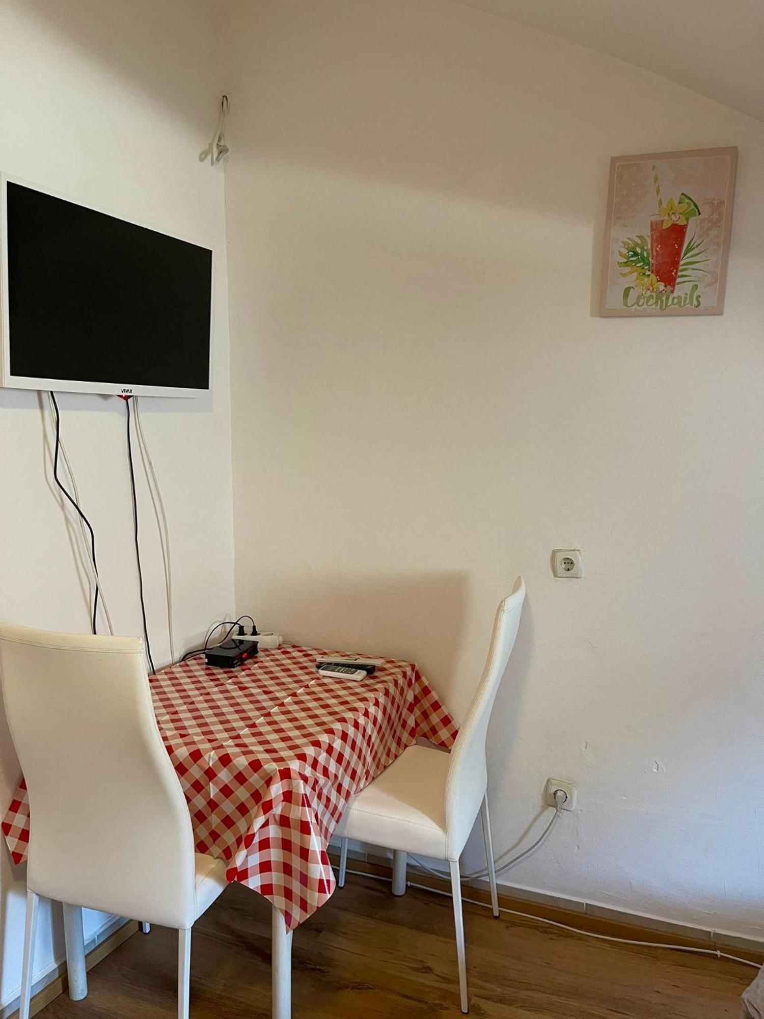 Roman Arch- Low Budget Doublebed Room In Top Center Pola Esterno foto