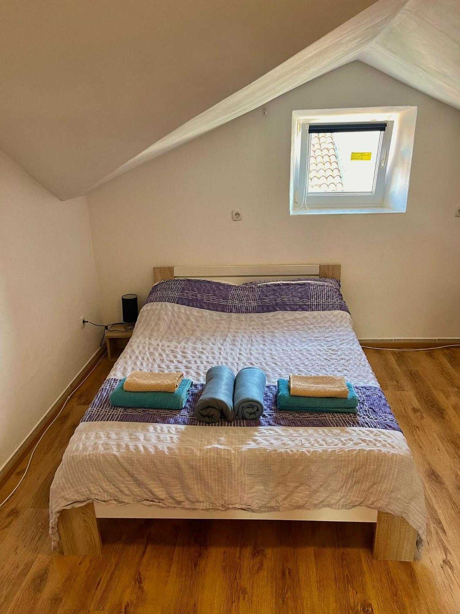 Roman Arch- Low Budget Doublebed Room In Top Center Pola Esterno foto