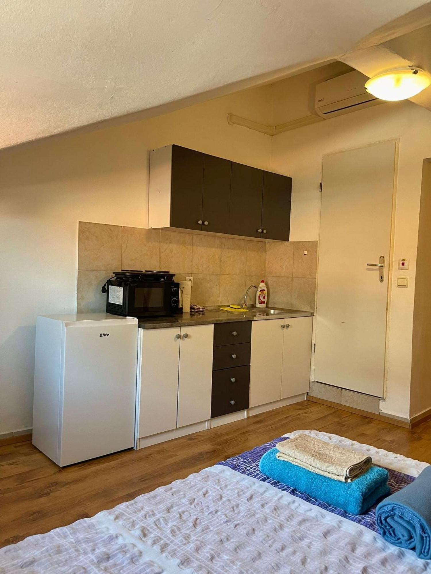 Roman Arch- Low Budget Doublebed Room In Top Center Pola Esterno foto